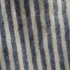 Weiß-Blau gestreift